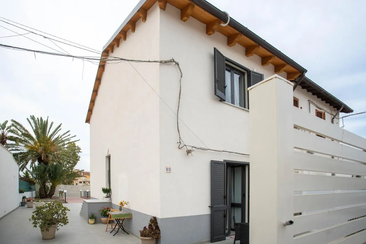 Guest house Casa Vacanze Parisi Villaggio Mose  Italy